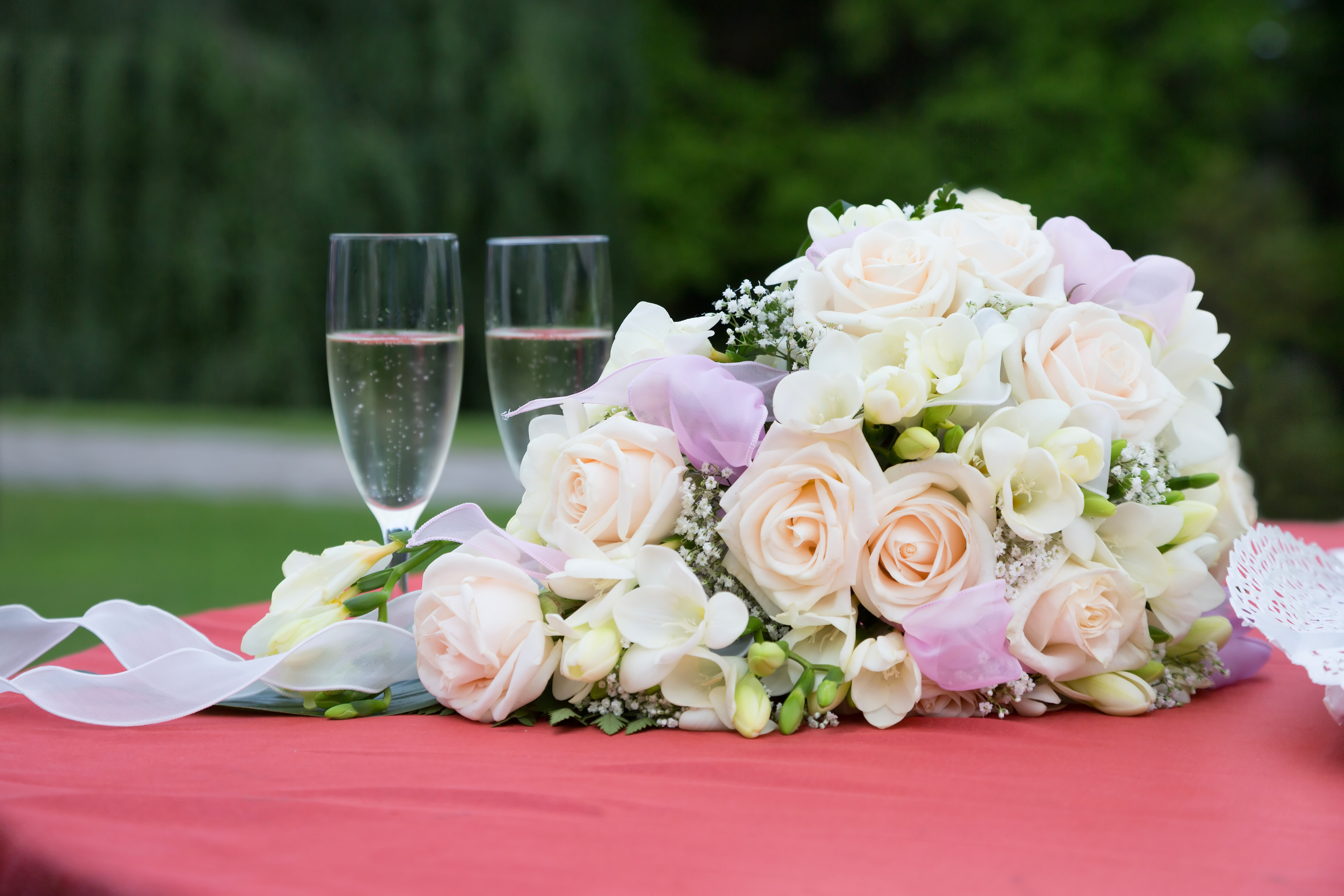 Wedding bouquet and champagne glasses